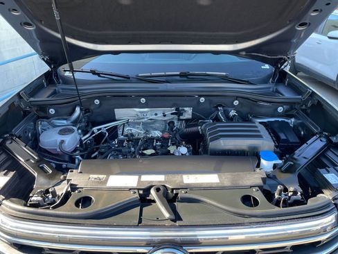 Used 2025 Volkswagen Atlas SE image 33