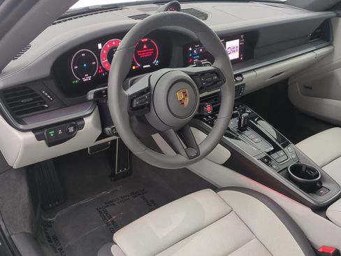 Used 2025 Porsche 911 Carrera RWD image 4