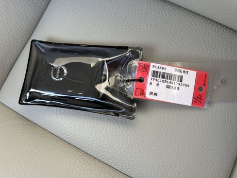 Certified 2024 Volvo XC60 B5 Plus w/ Protection Package Premier AWD/4WD image 38