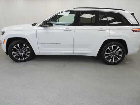 Used 2025 Jeep Grand Cherokee Overland w/ Adv Protech Group III AWD/4WD image 18