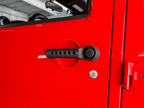 Used 2017 Jeep Wrangler Unlimited Sport w/ Connectivity Group image 39