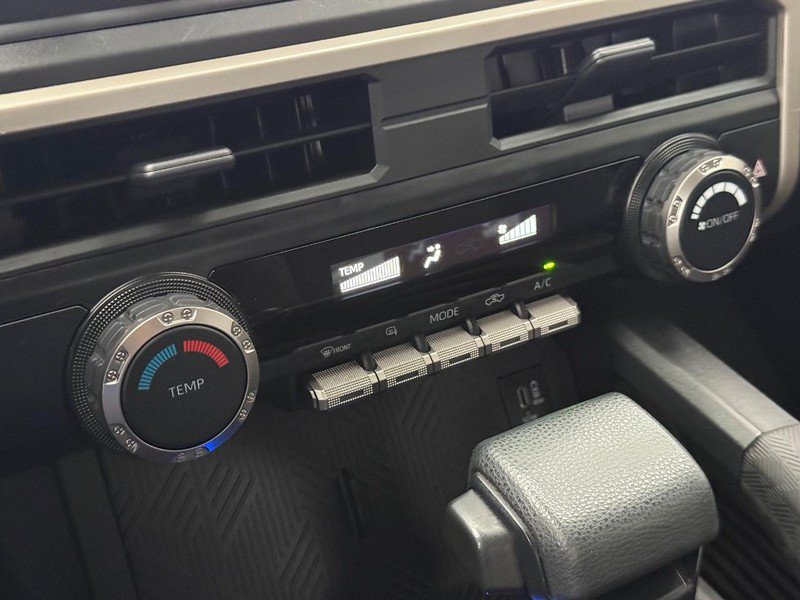 Used 2025 Toyota Tacoma SR AWD/4WD image 31
