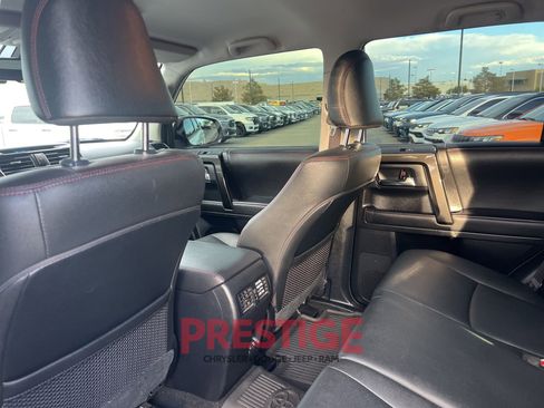 Used 2020 Toyota 4Runner TRD Off-Road Premium AWD/4WD image 28