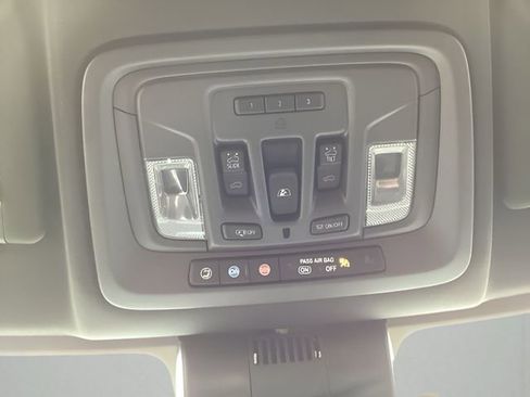 Used 2024 Chevrolet Silverado 2500 High Country image 39