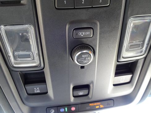 Used 2021 Chevrolet Suburban LT image 31