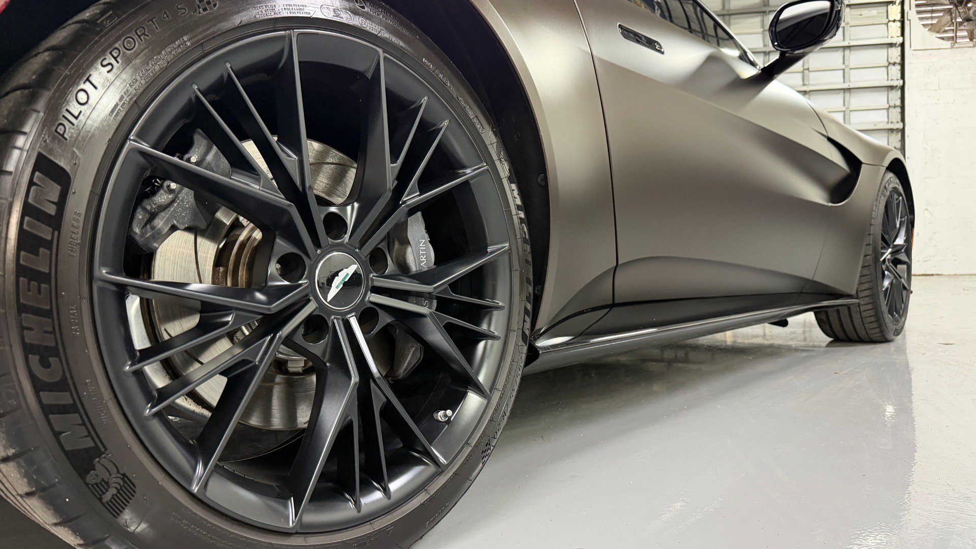 Used 2021 Aston Martin V8 Vantage Coupe RWD image 8