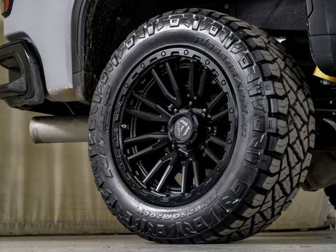 Used 2024 GMC Sierra 2500 AT4X image 54