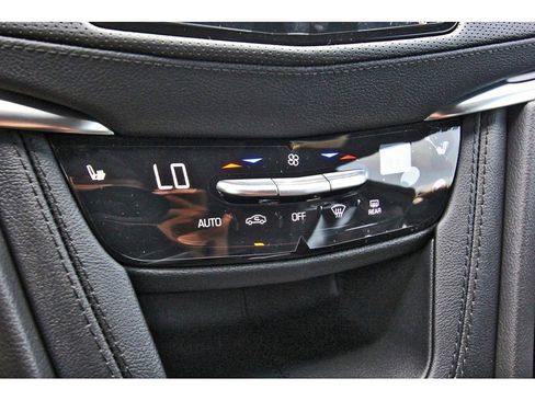 New 2025 Cadillac XT5 Luxury image 17