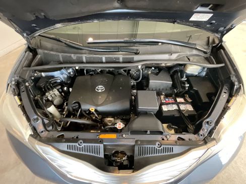 Used 2017 Toyota Sienna Limited Premium image 27