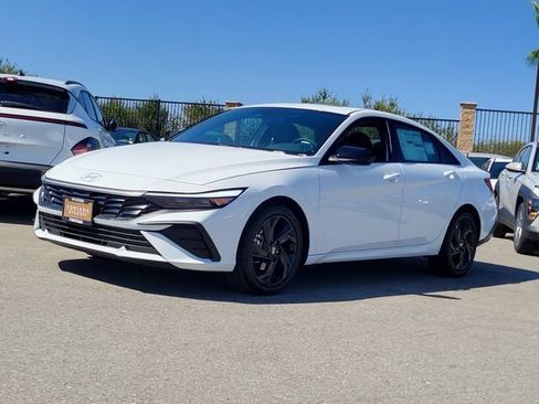 New 2026 Hyundai Elantra SEL Sport FWD image 2