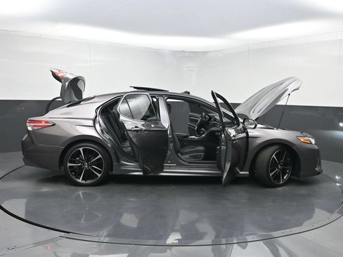Used 2018 Toyota Camry XSE FWD image 33