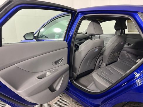 Used 2025 Hyundai Elantra SEL image 12