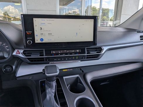 Used 2026 Toyota Sienna XLE FWD image 12