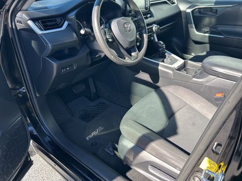 Used 2021 Toyota RAV4 LE image 14