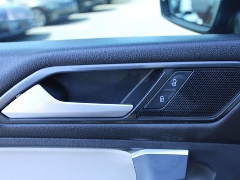 Used 2018 Volkswagen Tiguan SE FWD image 27
