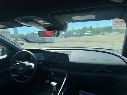 Used 2025 Hyundai Elantra Sport FWD image 10