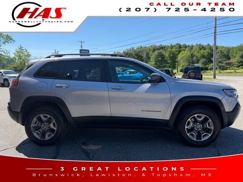 Used 2019 Jeep Cherokee Trailhawk w/ Comfort/Convenience Group AWD/4WD image 7