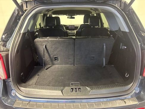 Used 2023 Ford Explorer XLT w/ Equipment Group 202A AWD/4WD image 8