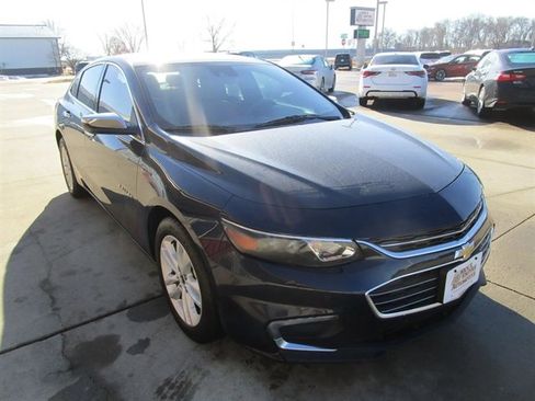 Used 2018 Chevrolet Malibu LT w/ Driver Confidence Package image 13