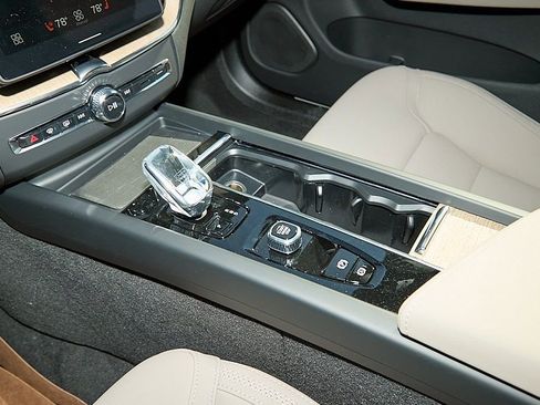 New 2026 Volvo XC60 T8 Plus w/ Protection Package Premier image 17