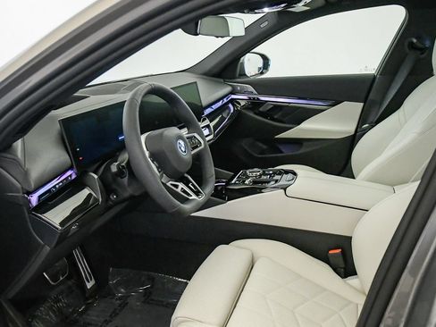 Used 2026 BMW 550e xDrive w/ Executive Package AWD/4WD image 17
