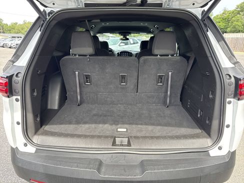 Used 2023 Chevrolet Traverse LT FWD image 30