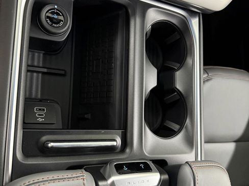 New 2025 Ford Expedition Active image 20