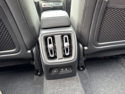 Certified 2025 Volvo XC40 B5 Plus AWD/4WD image 17