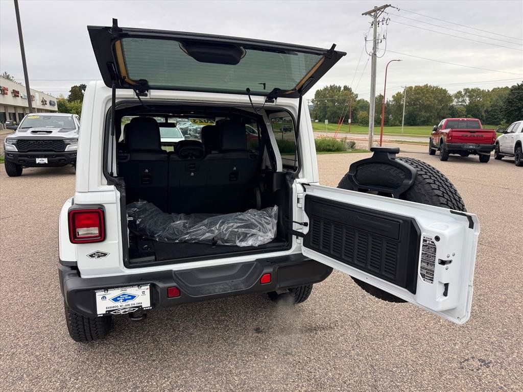 Used 2023 Jeep Wrangler Unlimited Sahara AWD/4WD image 6