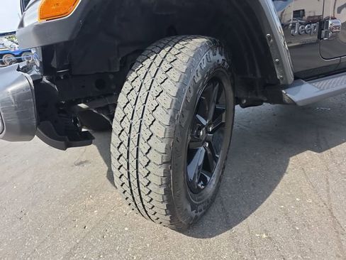 Used 2022 Jeep Wrangler Unlimited Sahara AWD/4WD image 32