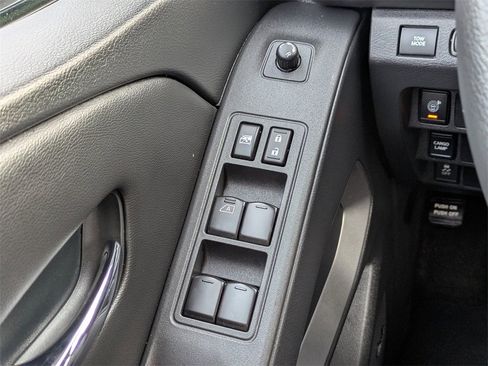 Used 2025 Nissan Frontier SL image 26