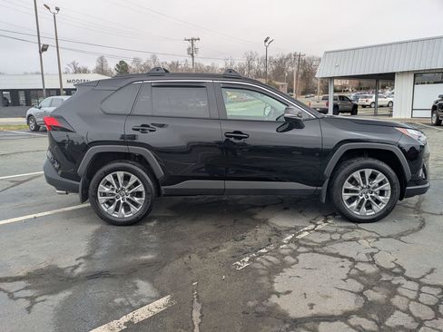Used 2025 Toyota RAV4 XLE Premium image 4