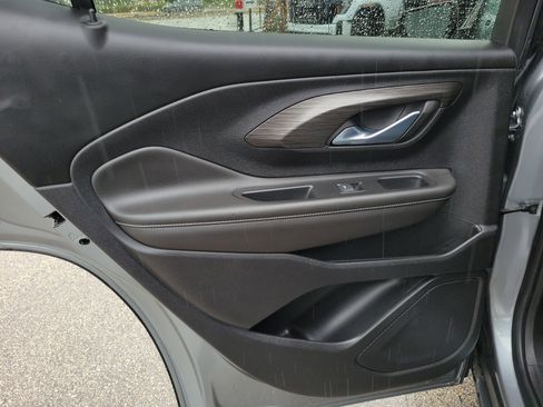 Used 2023 GMC Terrain SLE w/ Driver Convenience Package image 10