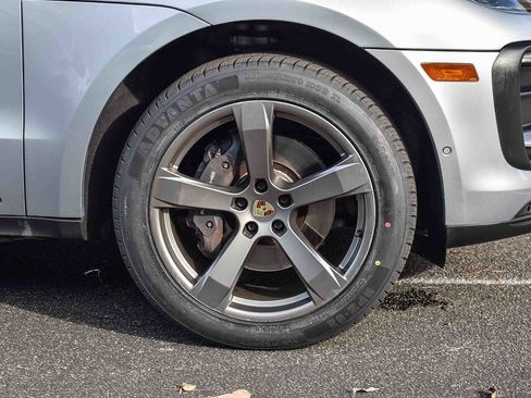 Used 2022 Porsche Macan image 10