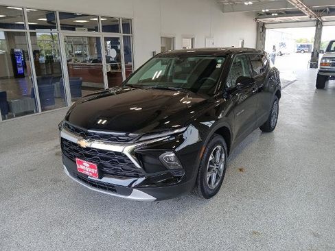 Used 2025 Chevrolet Blazer LT image 4