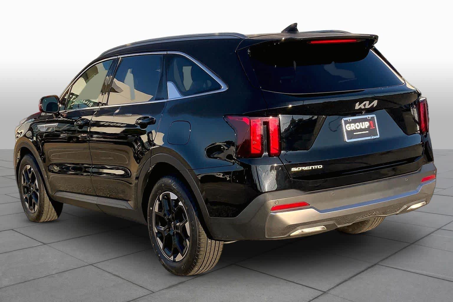 Used 2025 Kia Sorento S w/ Panoramic Sunroof Package FWD image 11