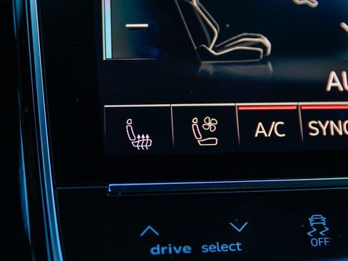 Used 2025 Audi A8 L 3.0T image 28