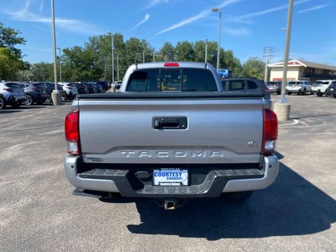 Used 2018 Toyota Tacoma TRD Sport w/ Technology Package AWD/4WD image 6