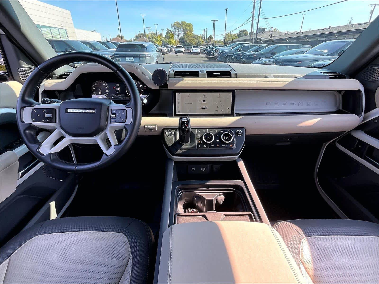 Used 2023 Land Rover Defender 110 X-Dynamic SE AWD/4WD image 17