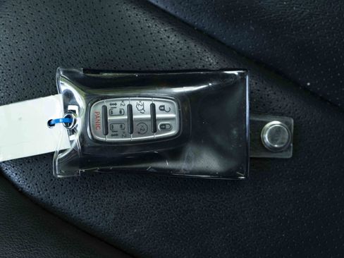 Used 2021 Chrysler Pacifica Touring-L w/ Uconnect Theater Family Group FWD image 42