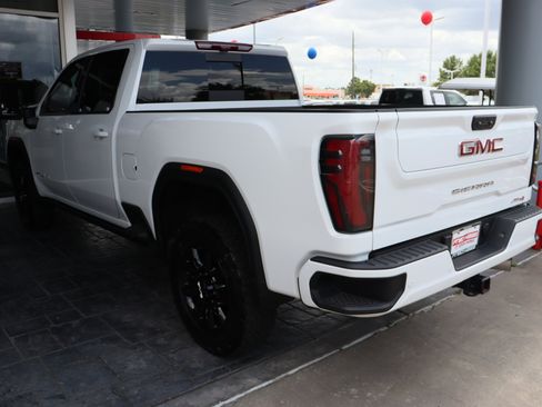 Used 2024 GMC Sierra 2500 AT4 w/ AT4 Premium Plus Package AWD/4WD image 9