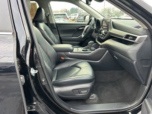 Used 2024 Toyota Highlander XLE image 23