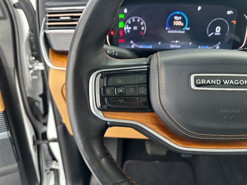 Used 2022 Jeep Grand Wagoneer Series III image 16