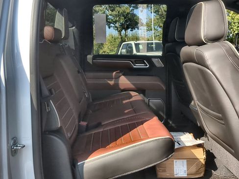 New 2025 GMC Sierra 3500 Denali Ultimate image 28