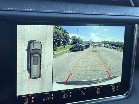Used 2023 GMC Yukon Denali Ultimate AWD/4WD image 31