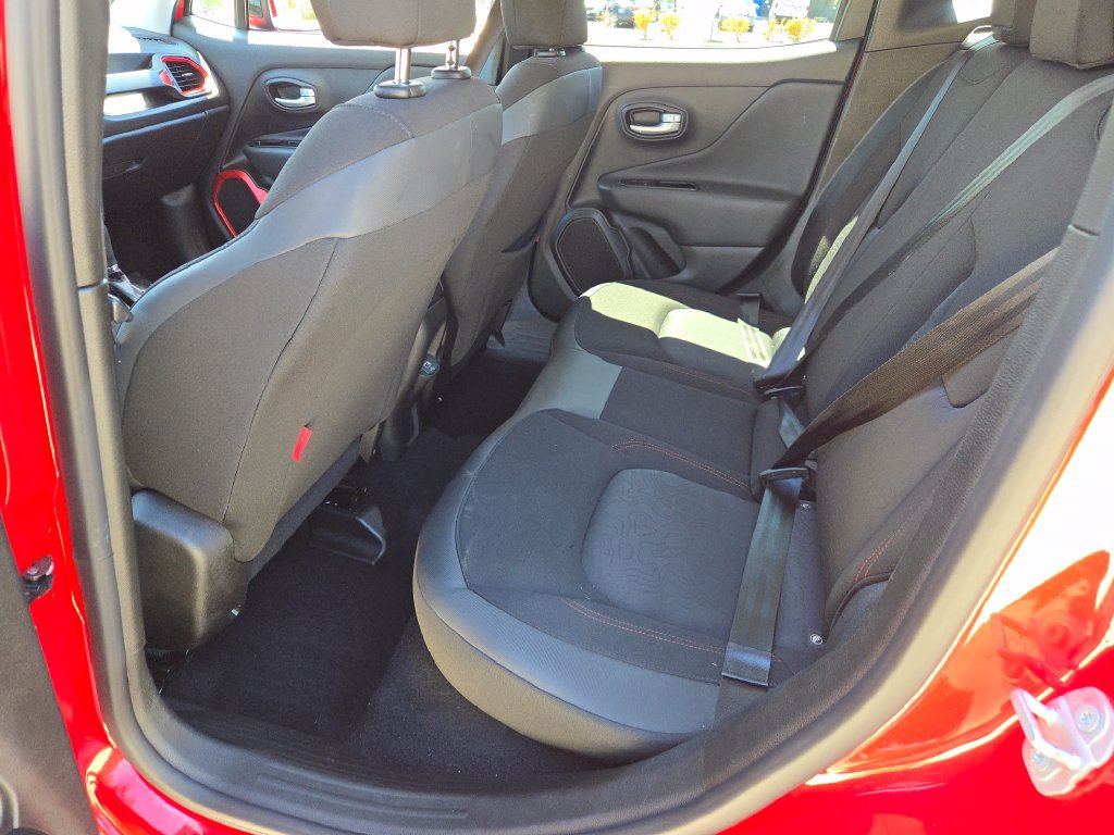 Used 2023 Jeep Renegade Trailhawk AWD/4WD image 17