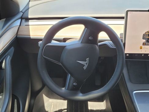 Used 2023 Tesla Model Y Long Range AWD/4WD image 10