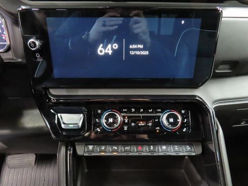 Used 2025 GMC Sierra 2500 AT4X w/ AT4X AEV Edition image 13