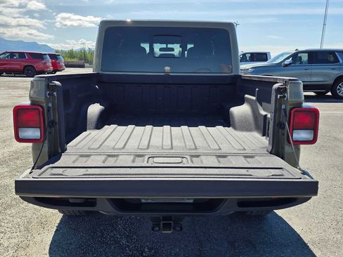 Used 2025 Jeep Gladiator Mojave AWD/4WD image 13