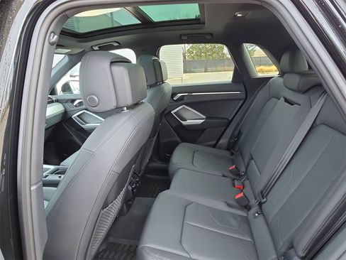 Used 2025 Audi Q3 2.0T Premium w/ Convenience Package image 13